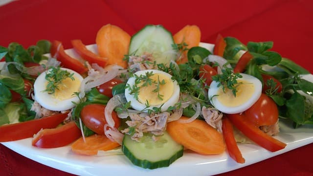 Green Salad with Hard-Boiled Eggs