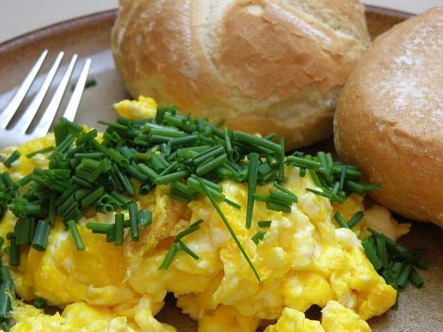 Spinach and Parsley Egg Scramble